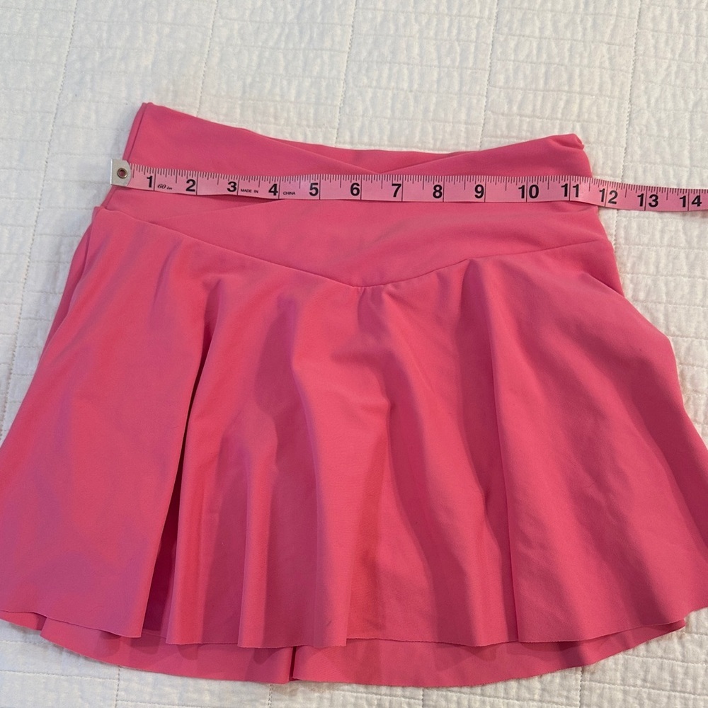 Old Navy Large Bubblegum Pink Active Skirt Built in shorts NWOT - Picture 6 of 7